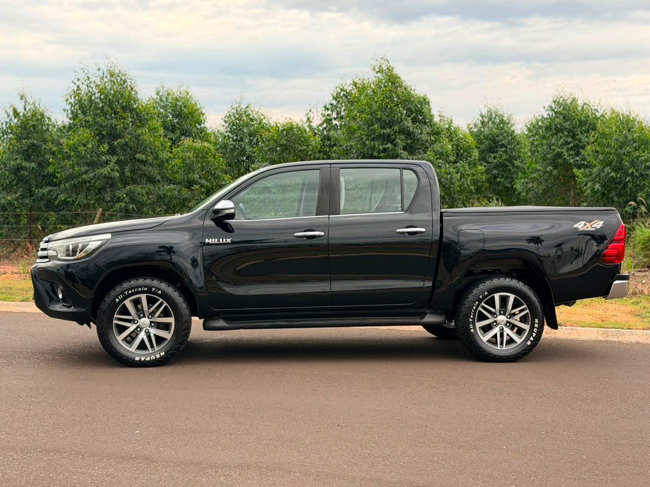 TOYOTA Hilux Caminhonete - Foto