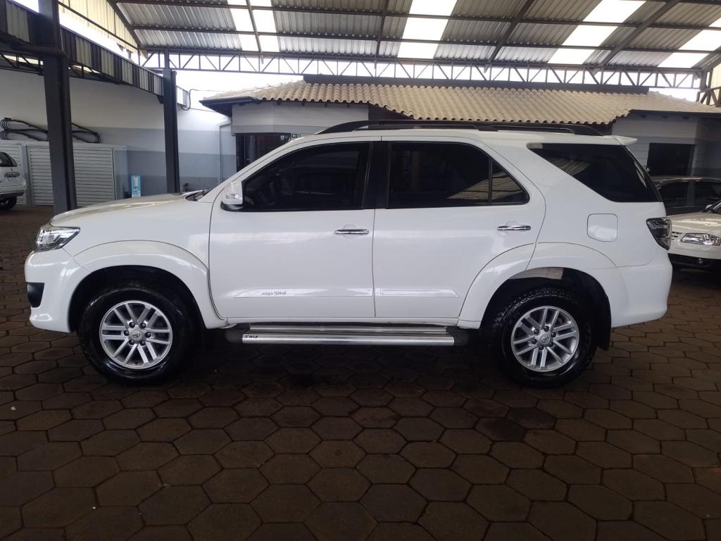 TOYOTA Hilux SW4 - Foto