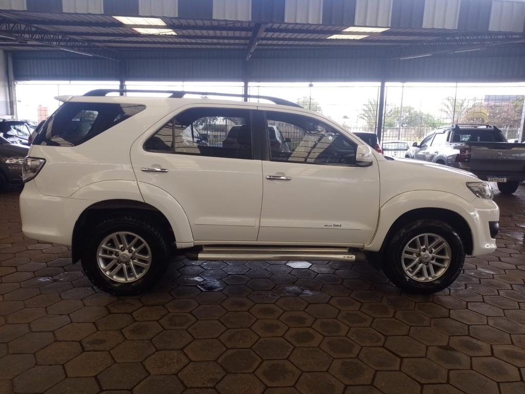 TOYOTA Hilux SW4 - Foto