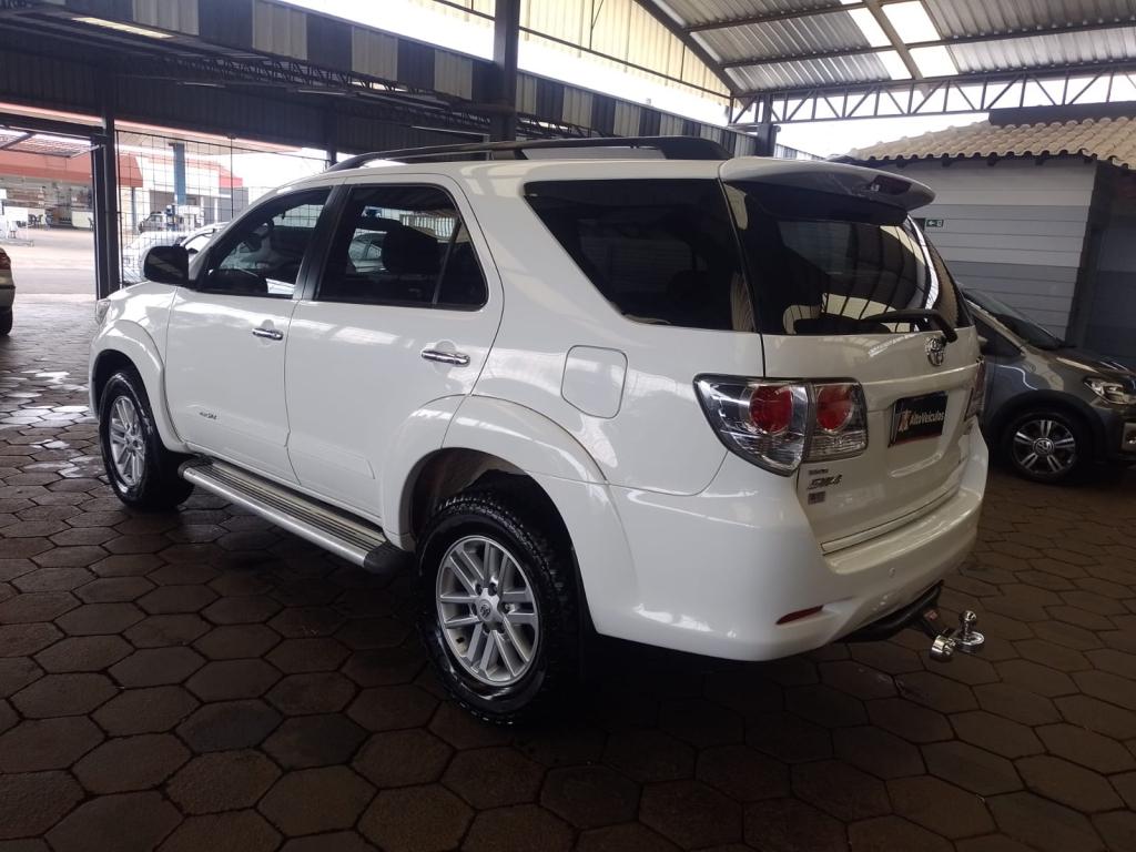 TOYOTA Hilux SW4 - Foto