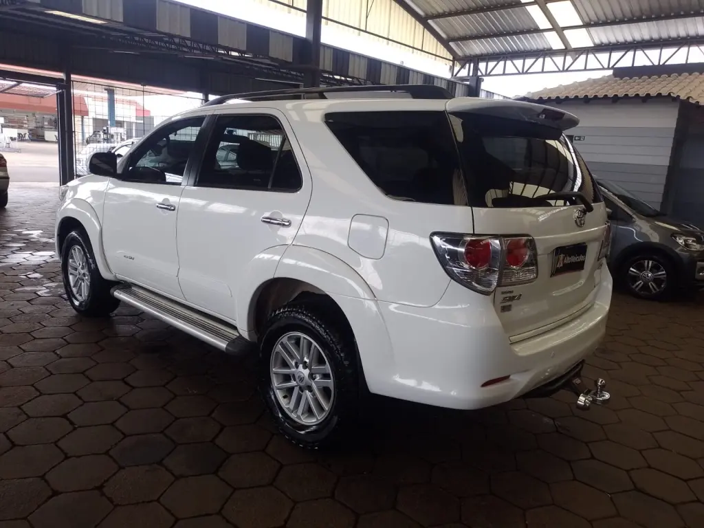 TOYOTA Hilux SW4 - Foto