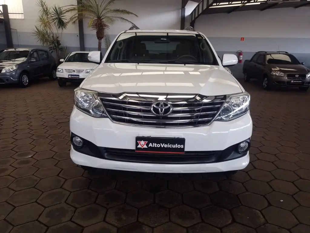 TOYOTA Hilux SW4 - Foto