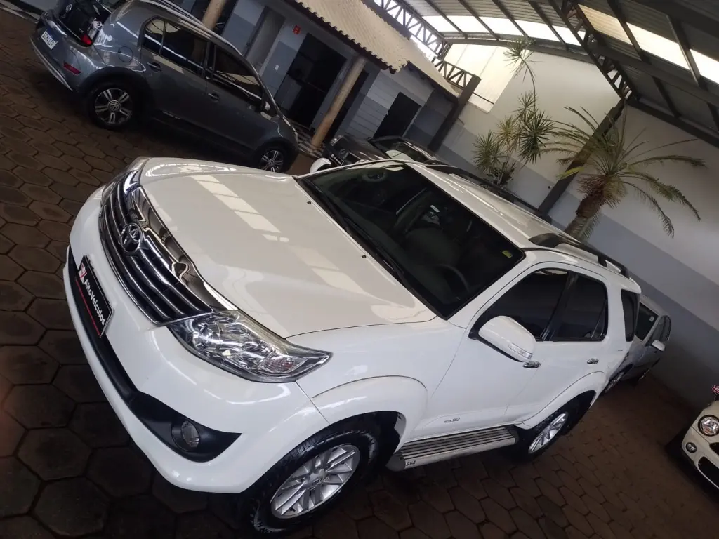 TOYOTA Hilux SW4 - Foto