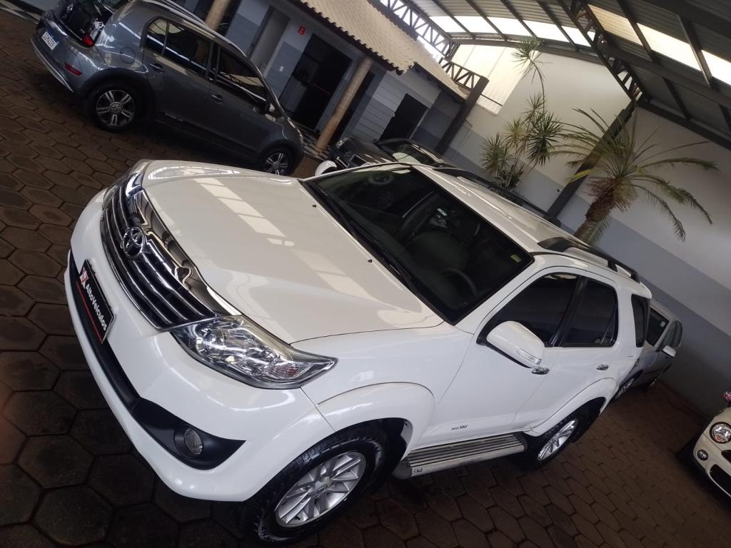 TOYOTA Hilux SW4 - Foto