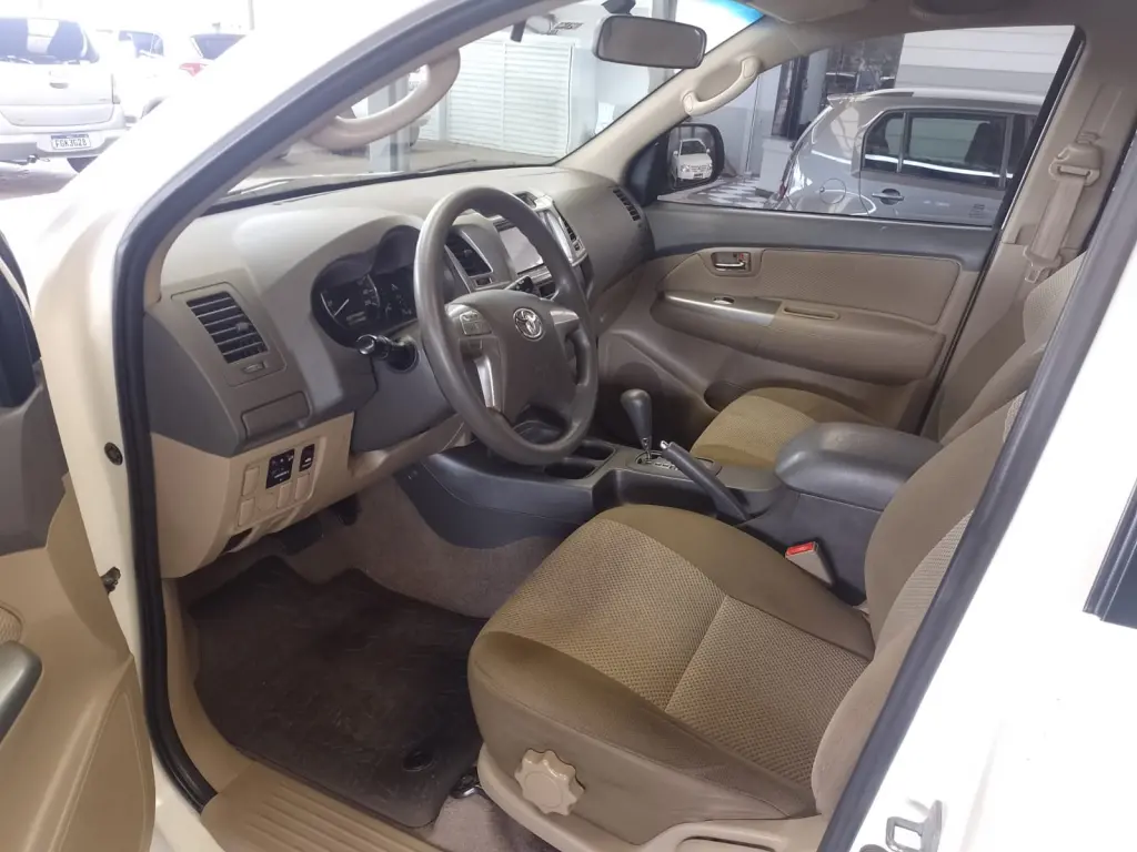 TOYOTA Hilux SW4 - Foto