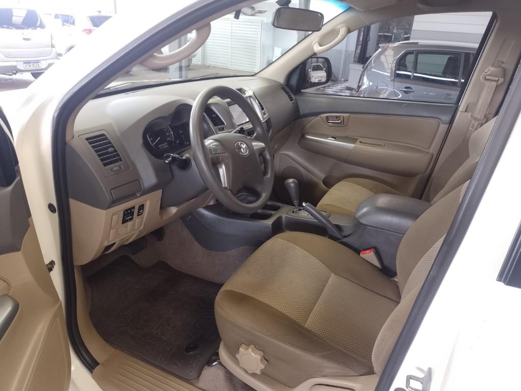 TOYOTA Hilux SW4 - Foto