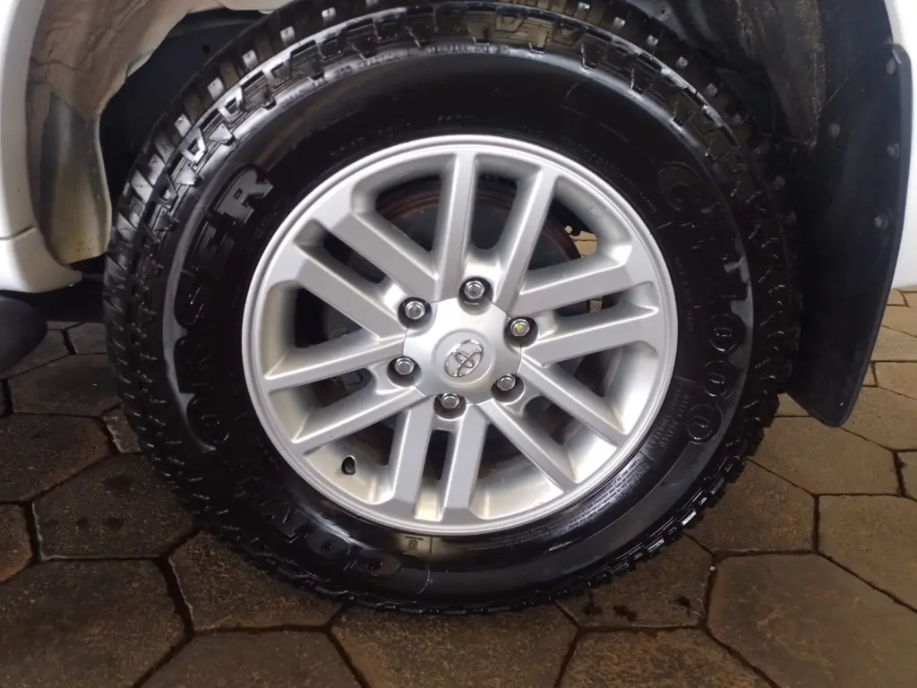 TOYOTA Hilux SW4 - Foto