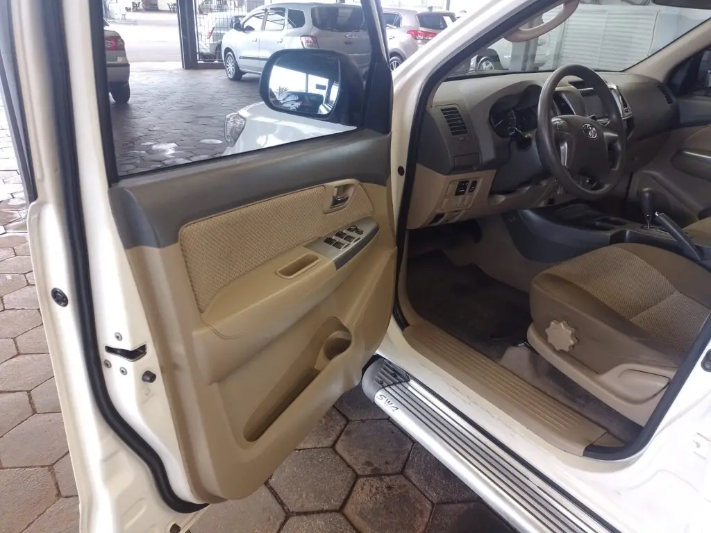 TOYOTA Hilux SW4 - Foto