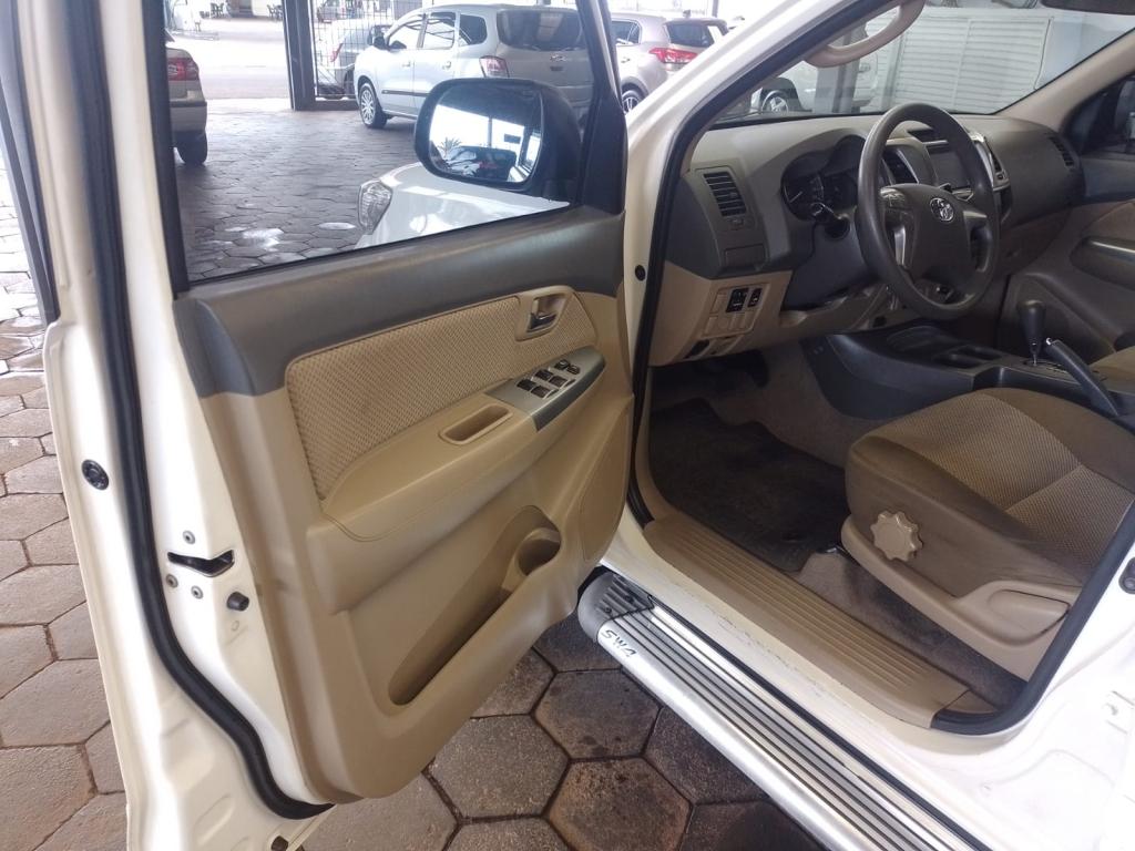 TOYOTA Hilux SW4 - Foto