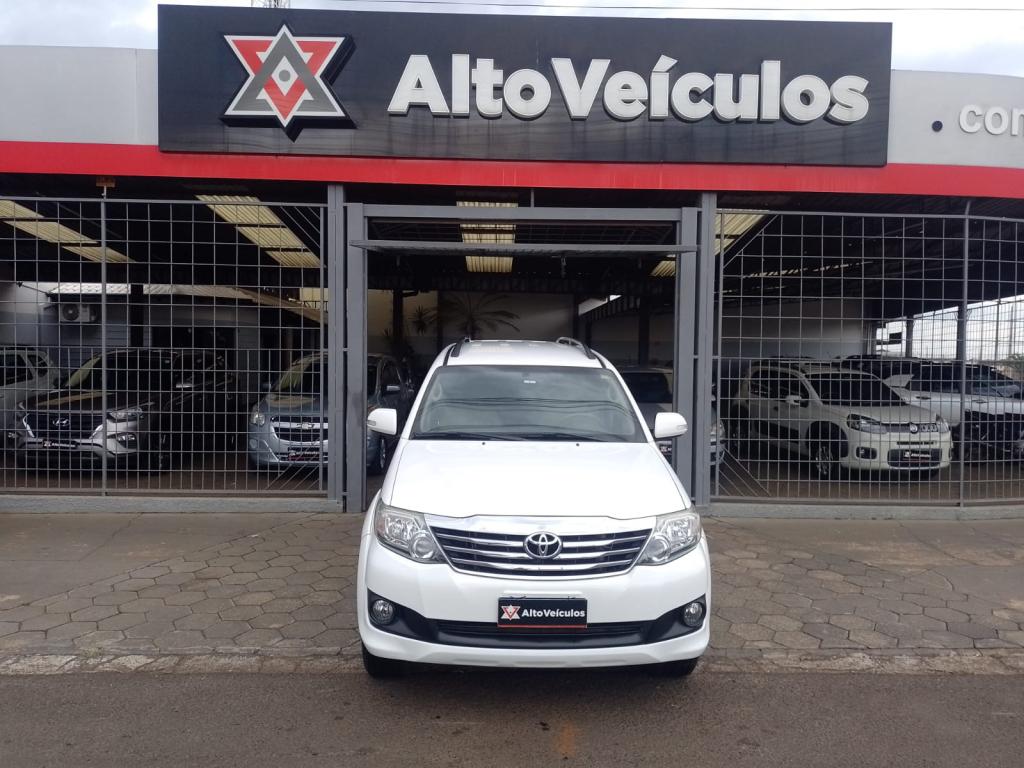 TOYOTA Hilux SW4 - Foto