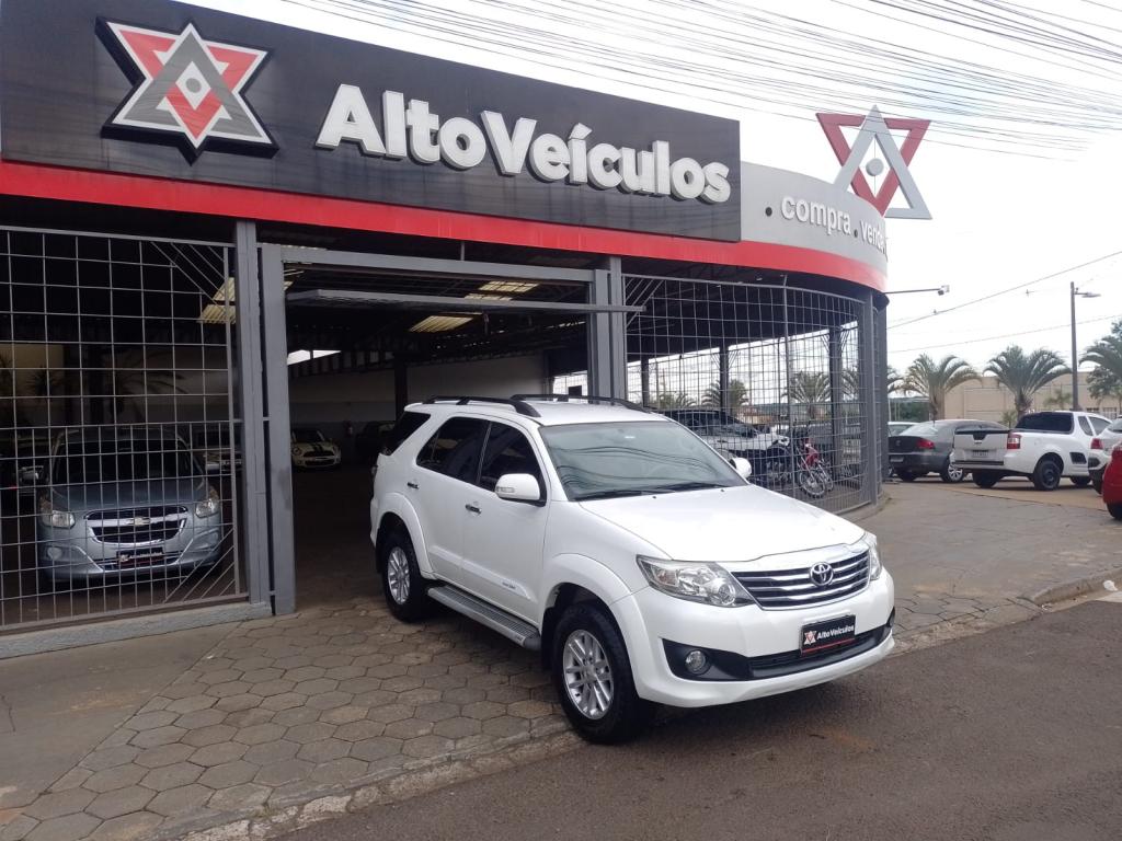 TOYOTA Hilux SW4 - Foto