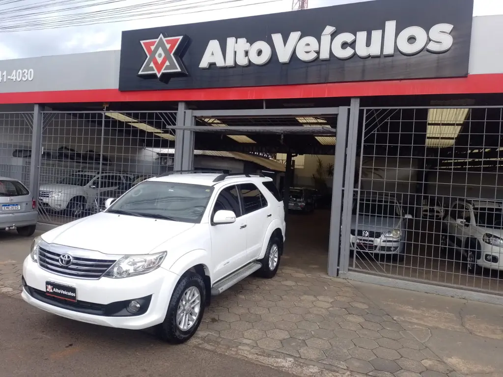 TOYOTA Hilux SW4 - Foto