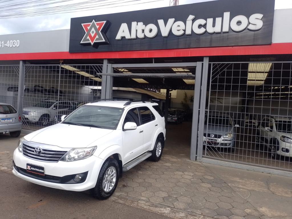 TOYOTA Hilux SW4 - Foto