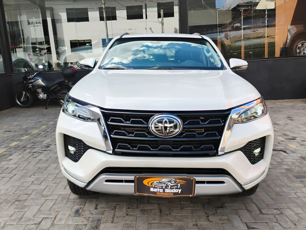 TOYOTA Hilux SW4