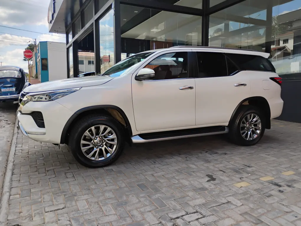 TOYOTA Hilux SW4 - Foto