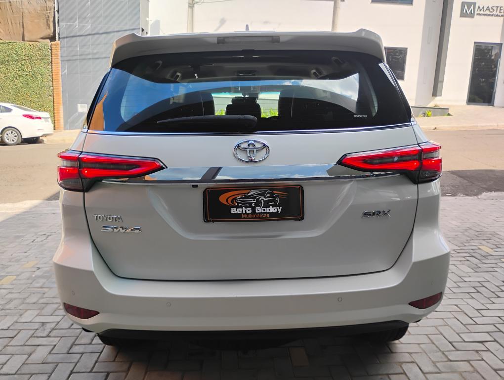 TOYOTA Hilux SW4 - Foto