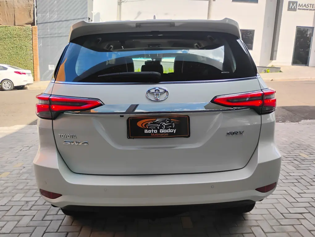 TOYOTA Hilux SW4 - Foto