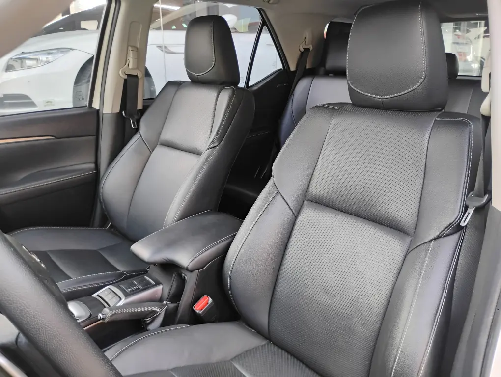 TOYOTA Hilux SW4 - Foto