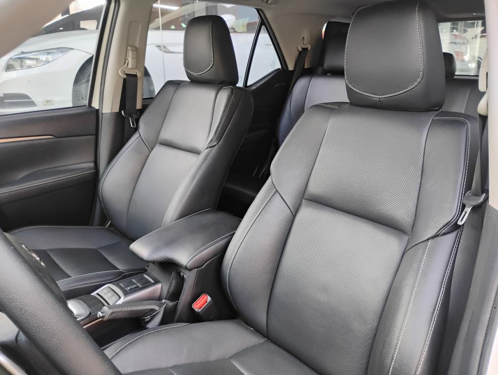 TOYOTA Hilux SW4 - Foto