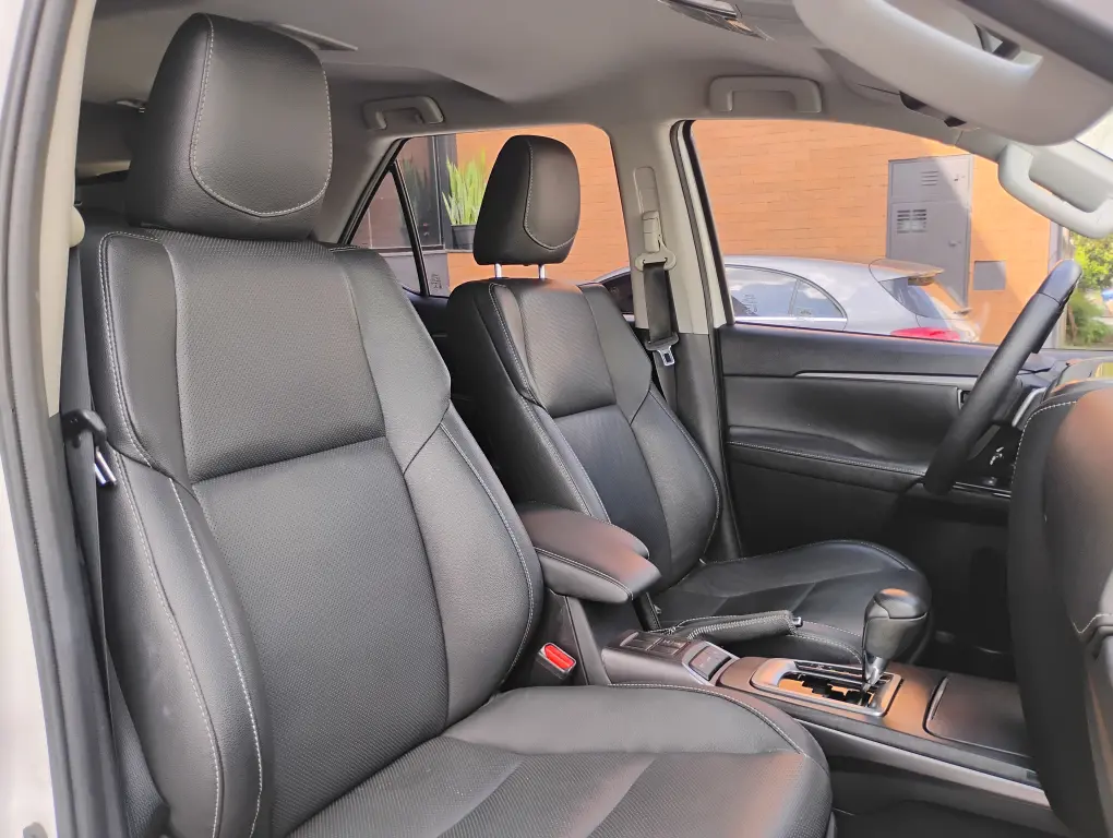 TOYOTA Hilux SW4 - Foto