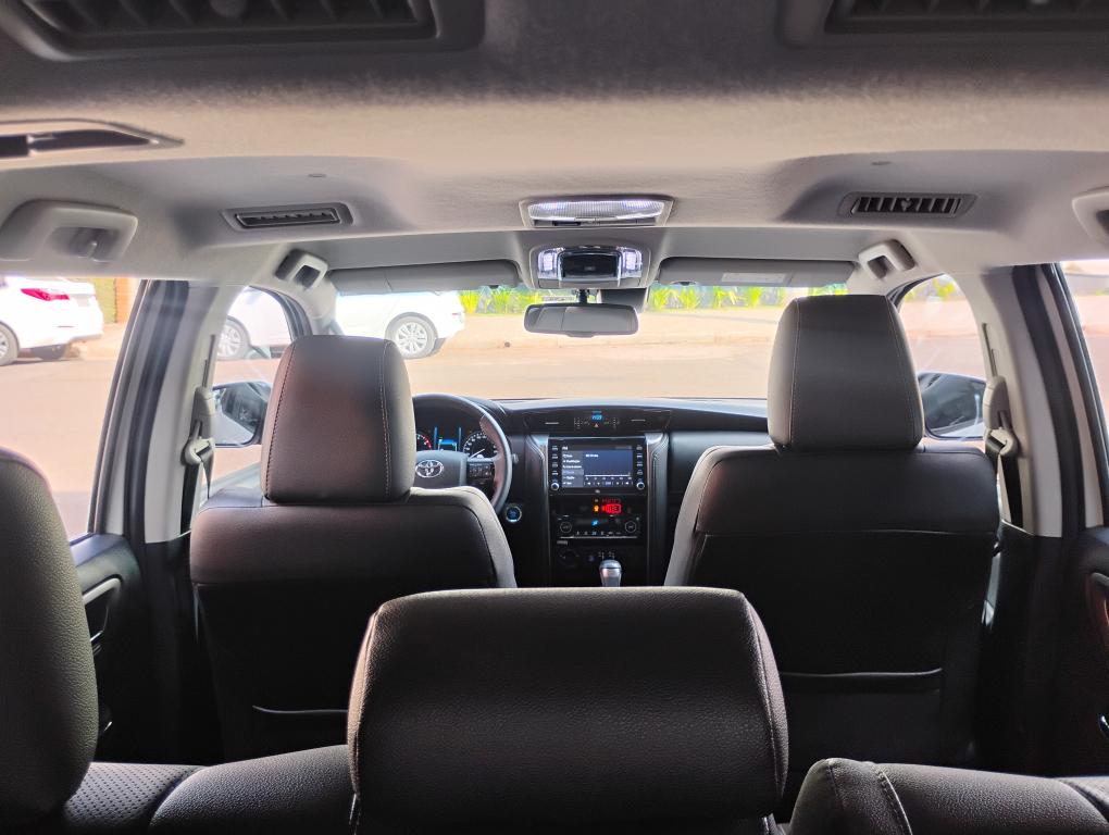 TOYOTA Hilux SW4 - Foto