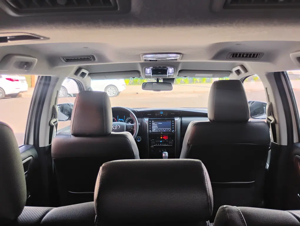 TOYOTA Hilux SW4 - Foto