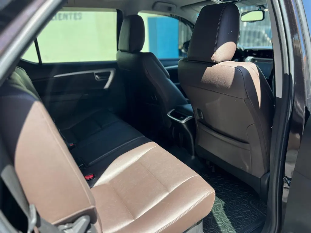 TOYOTA Hilux SW4 - Foto