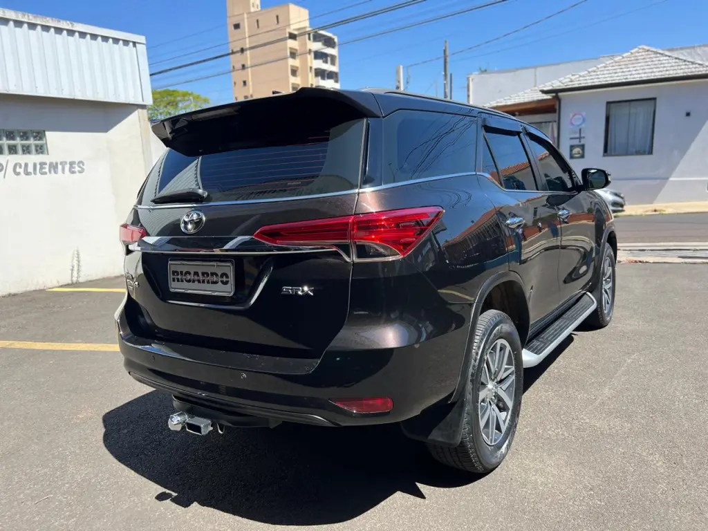 TOYOTA Hilux SW4 - Foto