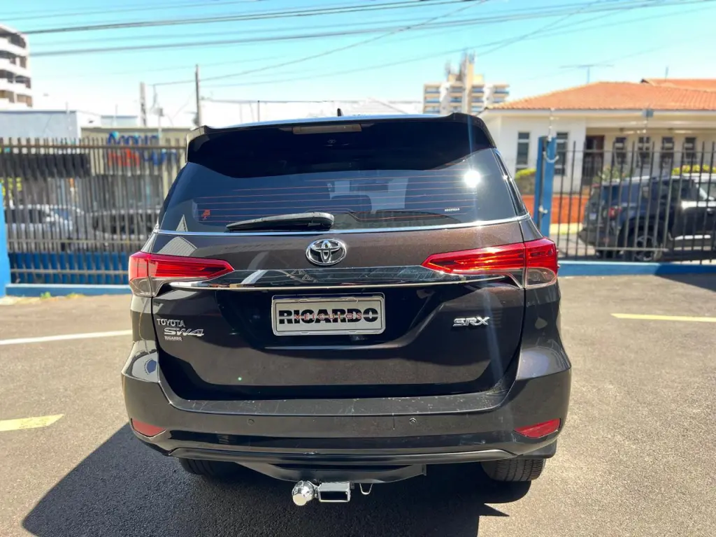 TOYOTA Hilux SW4 - Foto