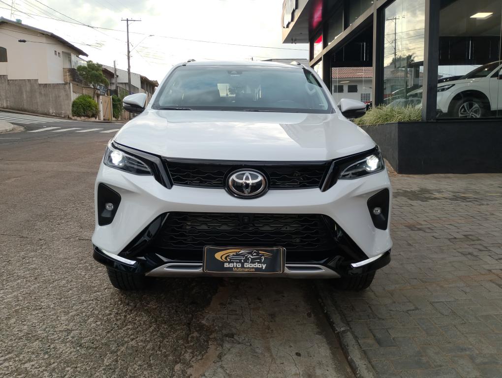 TOYOTA Hilux SW4