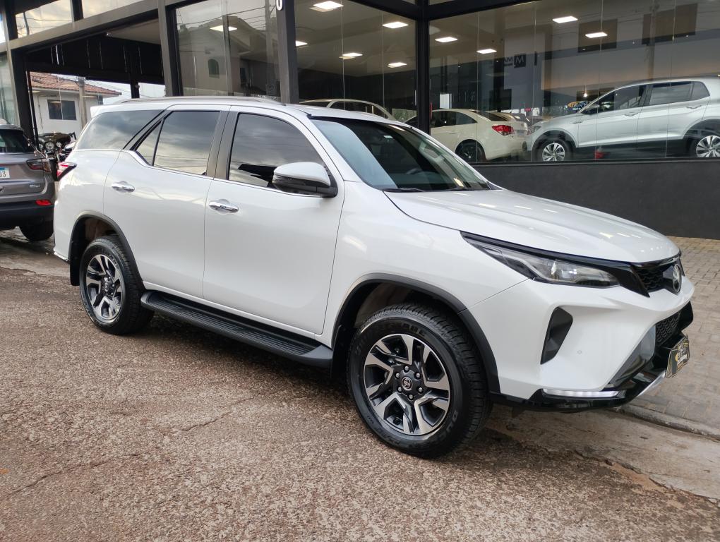 TOYOTA Hilux SW4 - Foto