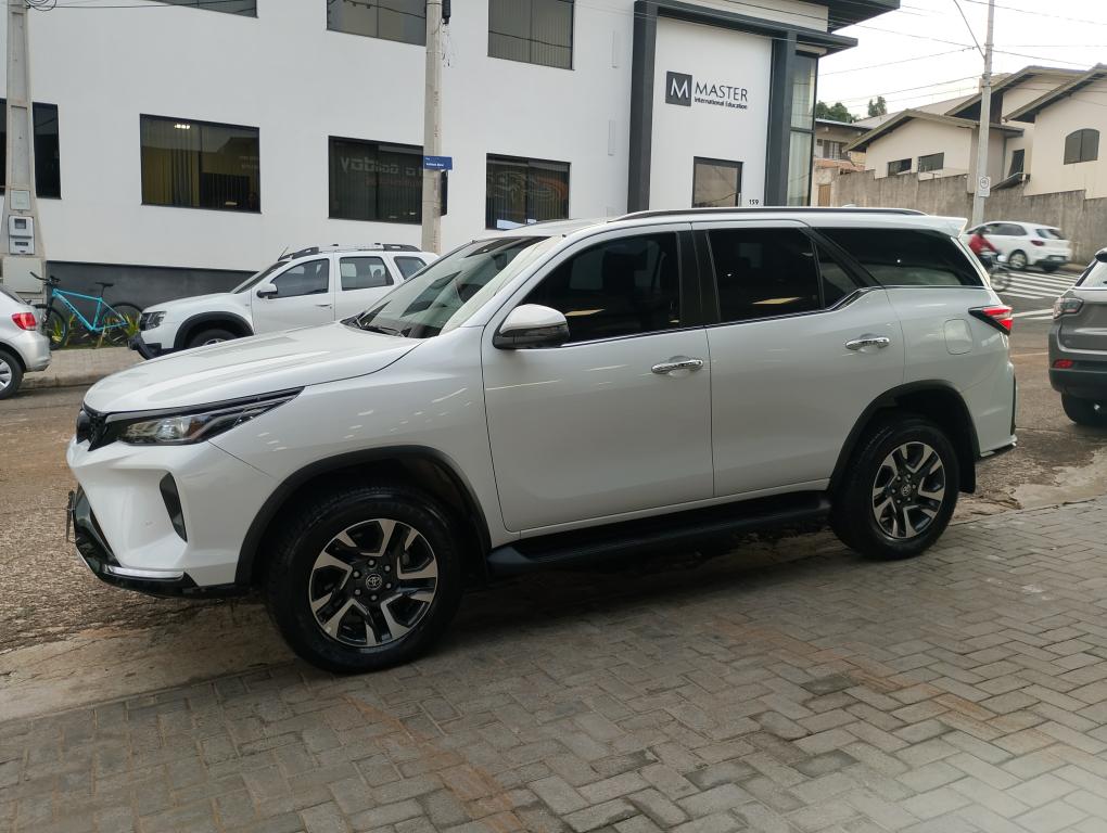 TOYOTA Hilux SW4 - Foto