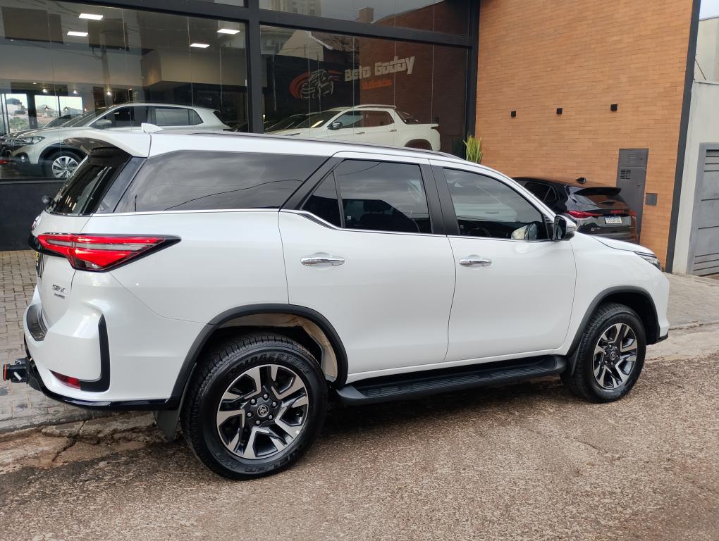 TOYOTA Hilux SW4 - Foto