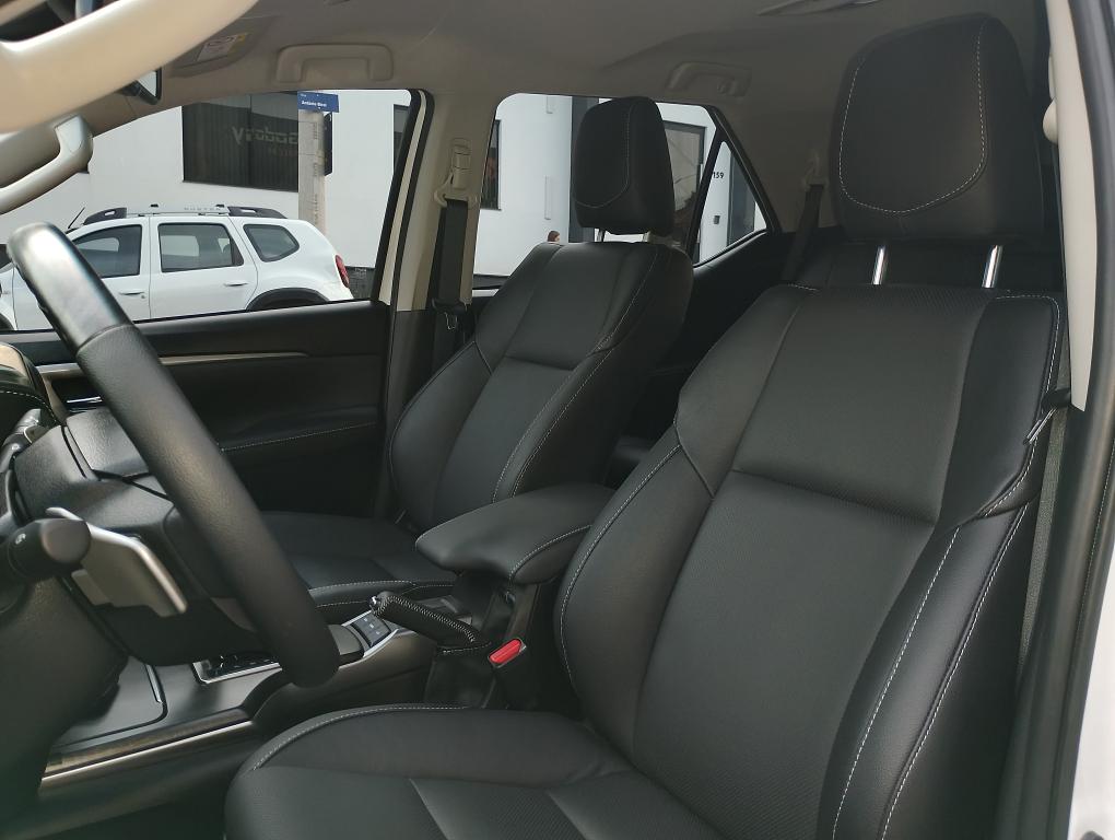 TOYOTA Hilux SW4 - Foto