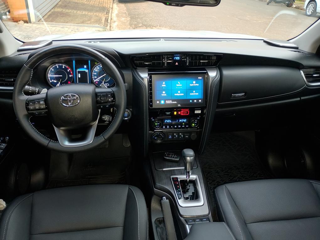 TOYOTA Hilux SW4 - Foto