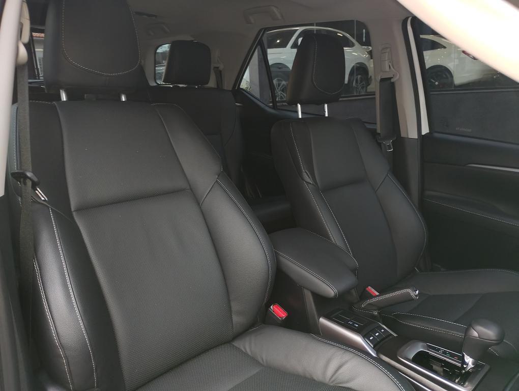 TOYOTA Hilux SW4 - Foto