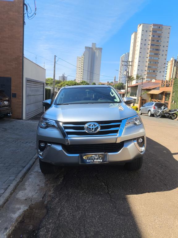 TOYOTA Hilux SW4