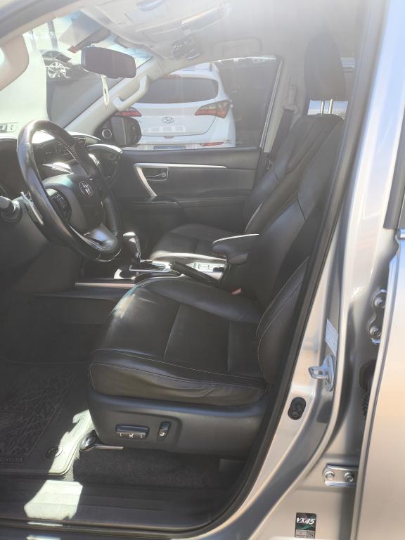 TOYOTA Hilux SW4 - Foto