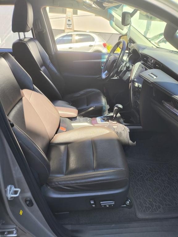 TOYOTA Hilux SW4 - Foto