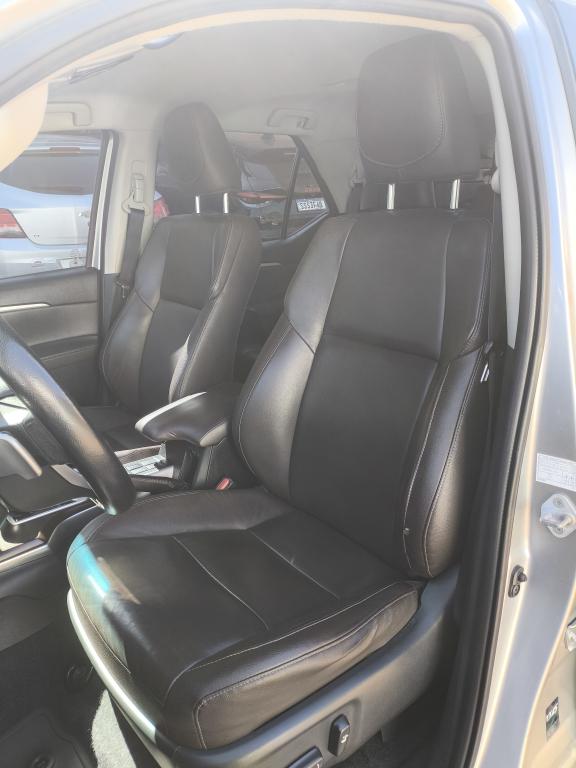 TOYOTA Hilux SW4 - Foto