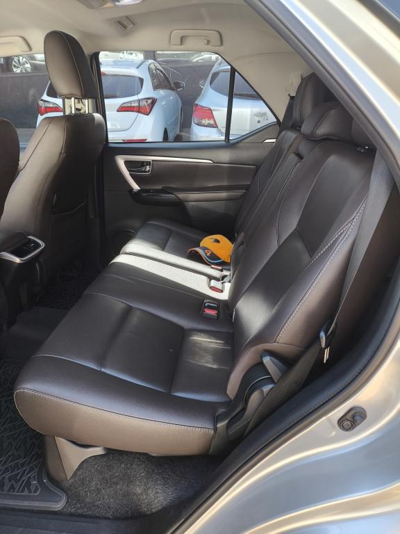 TOYOTA Hilux SW4 - Foto