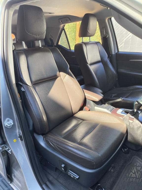 TOYOTA Hilux SW4 - Foto