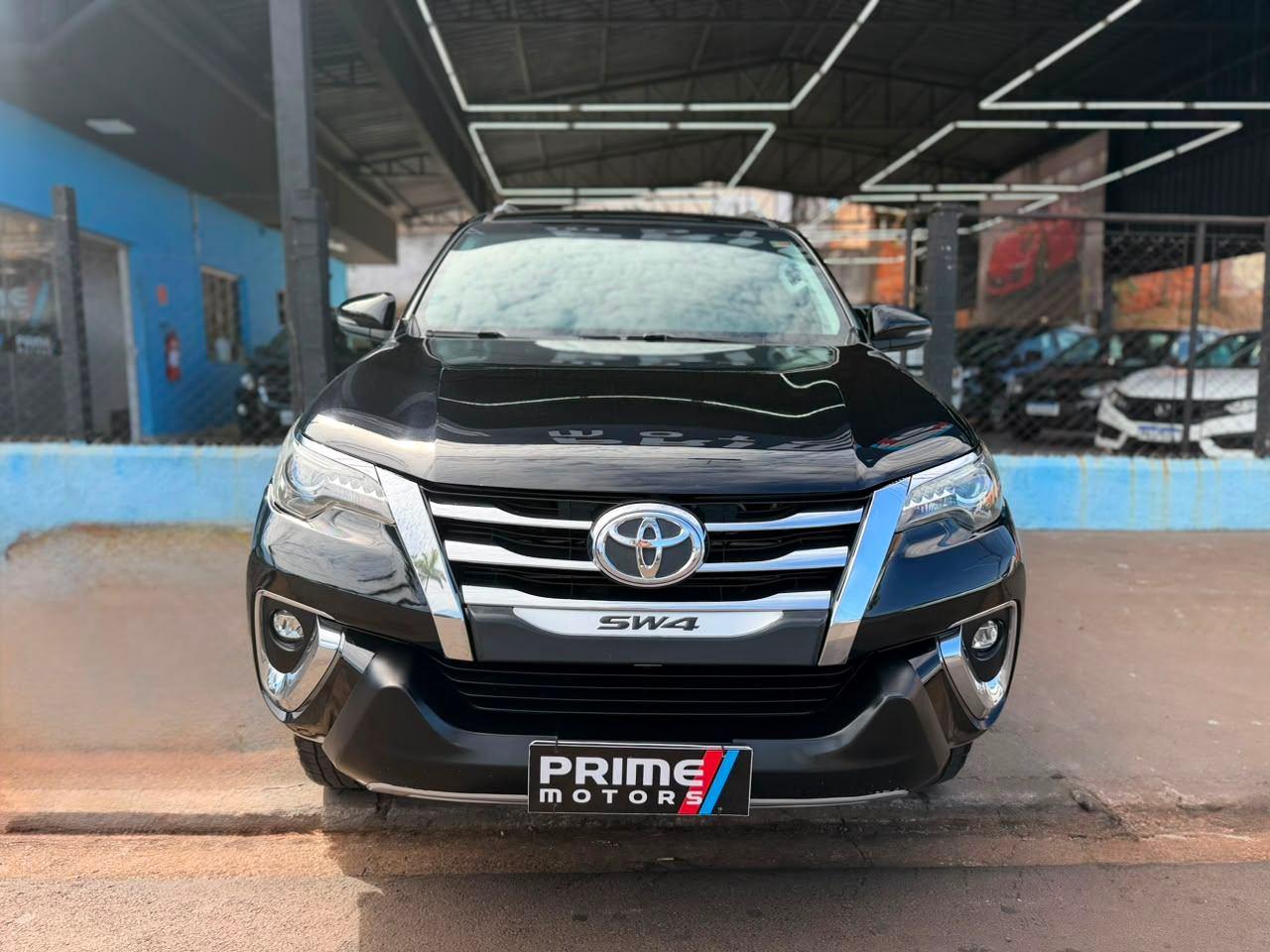 TOYOTA Hilux SW4 - Foto