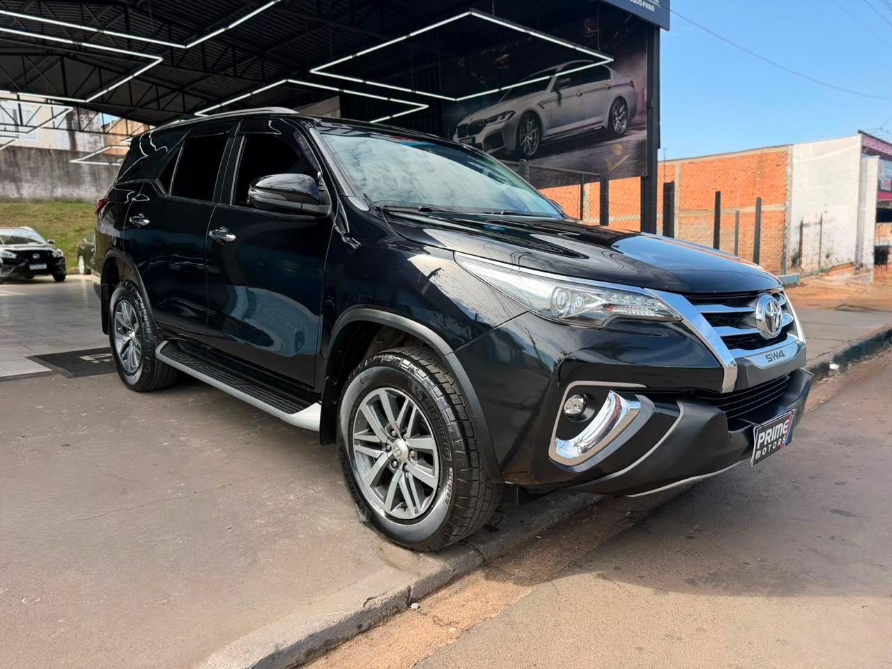 TOYOTA Hilux SW4 - Foto