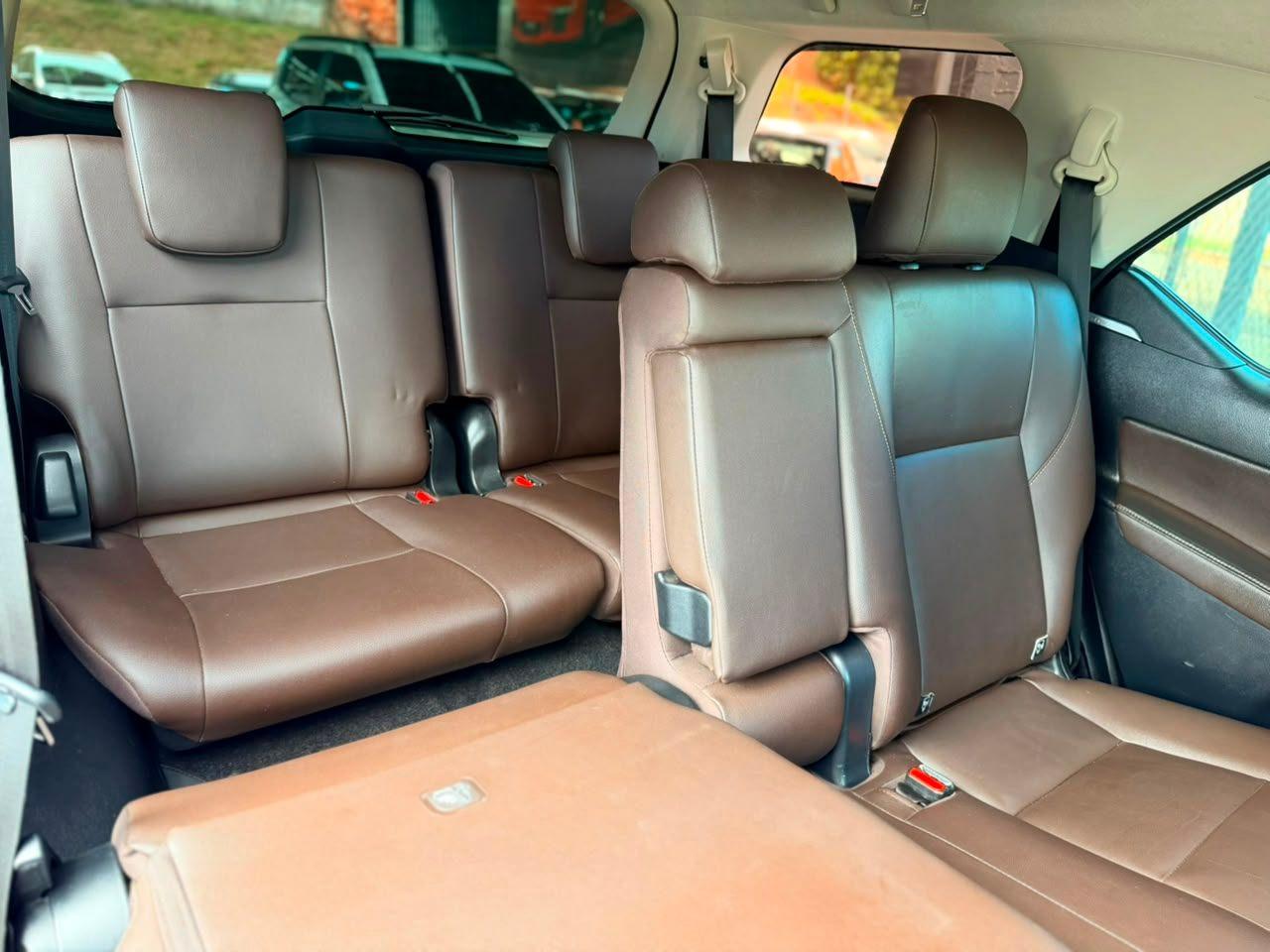 TOYOTA Hilux SW4 - Foto