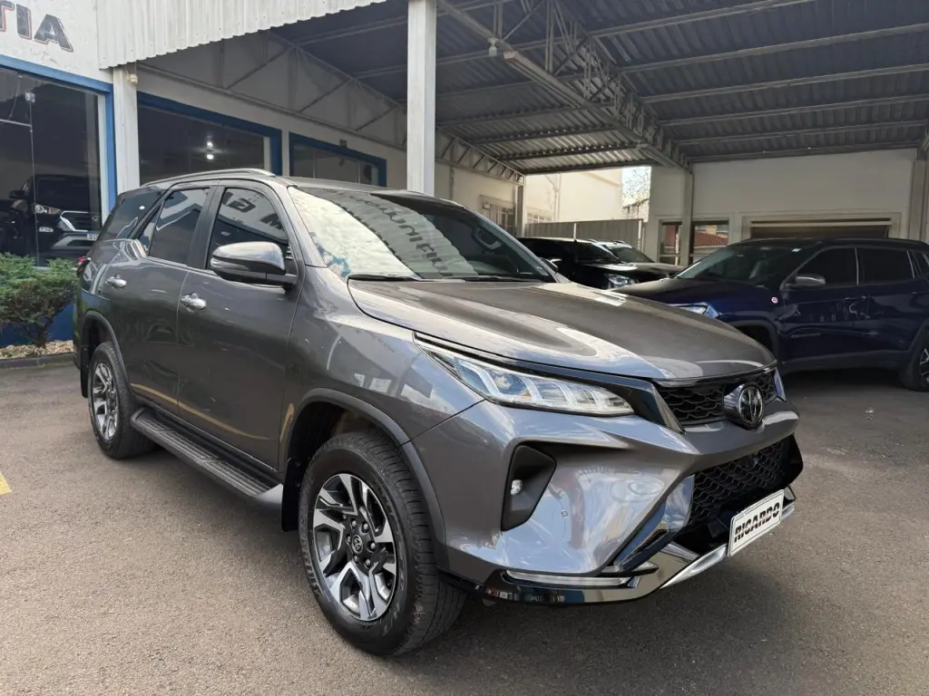 TOYOTA Hilux SW4 - Foto