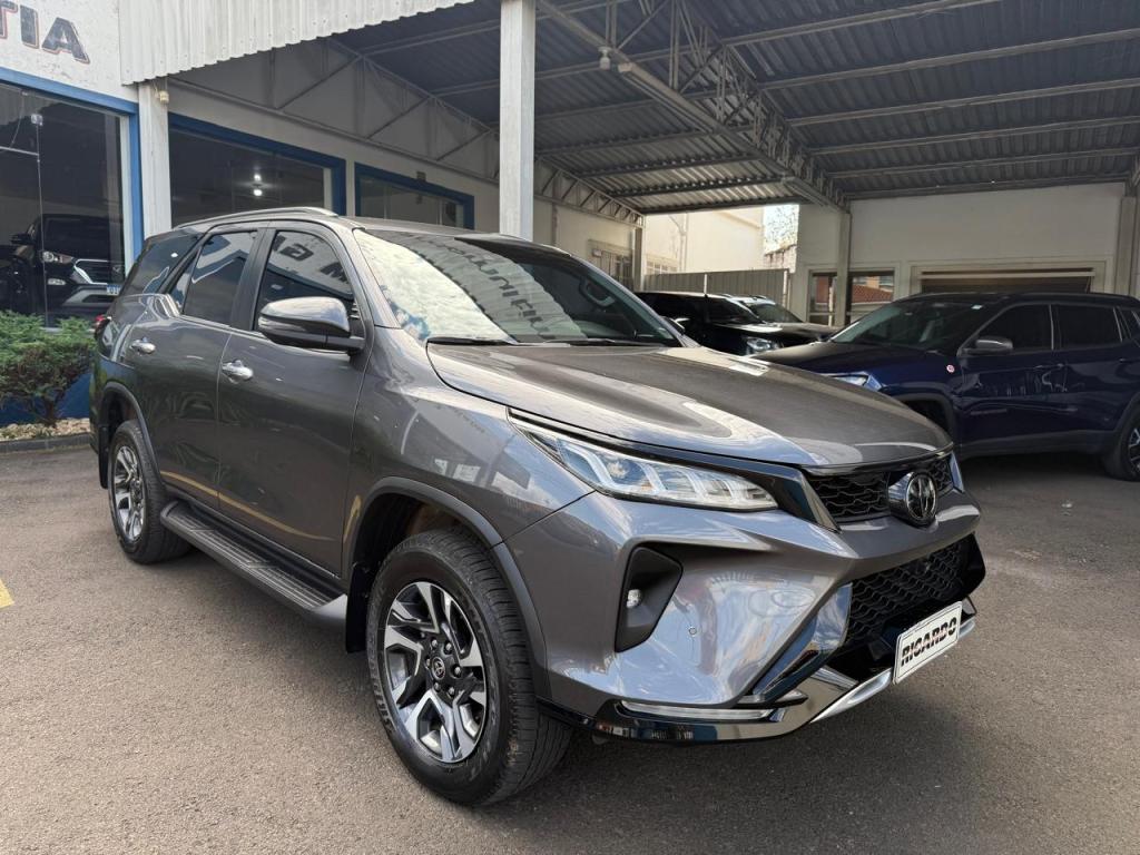 TOYOTA Hilux SW4 - Foto