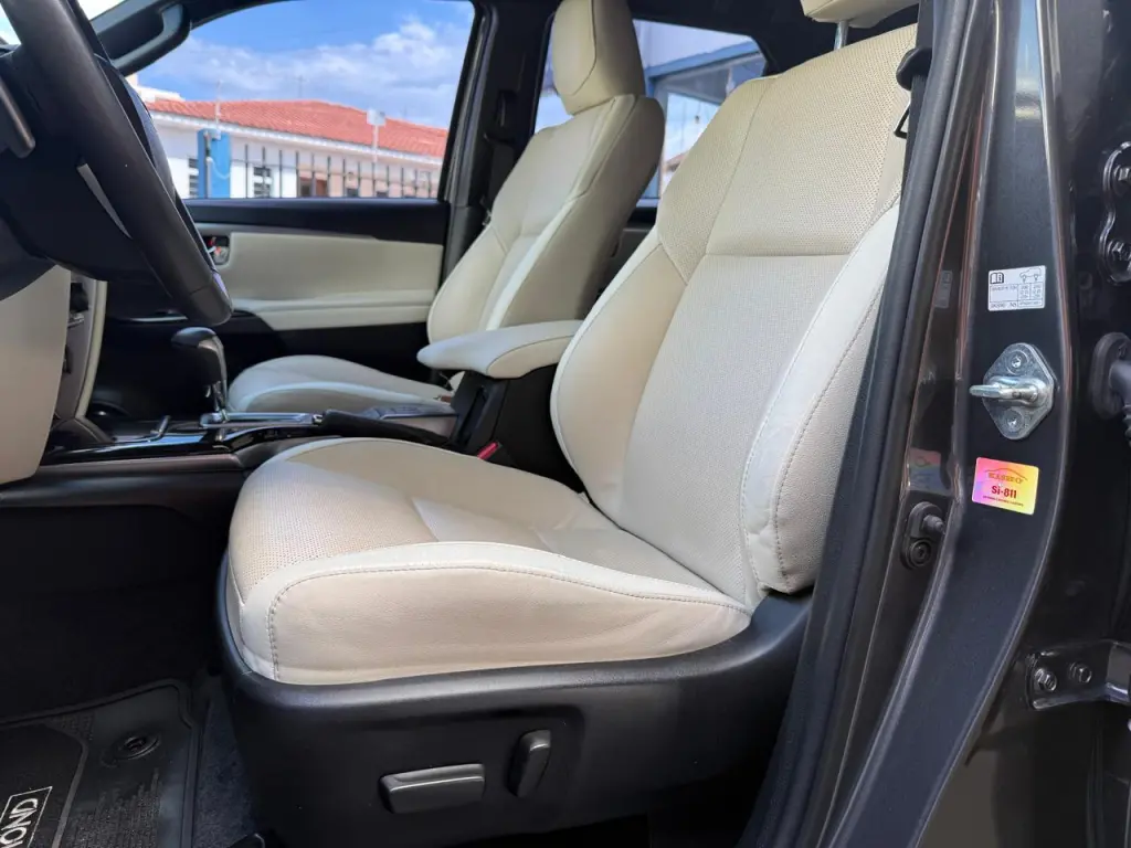 TOYOTA Hilux SW4 - Foto