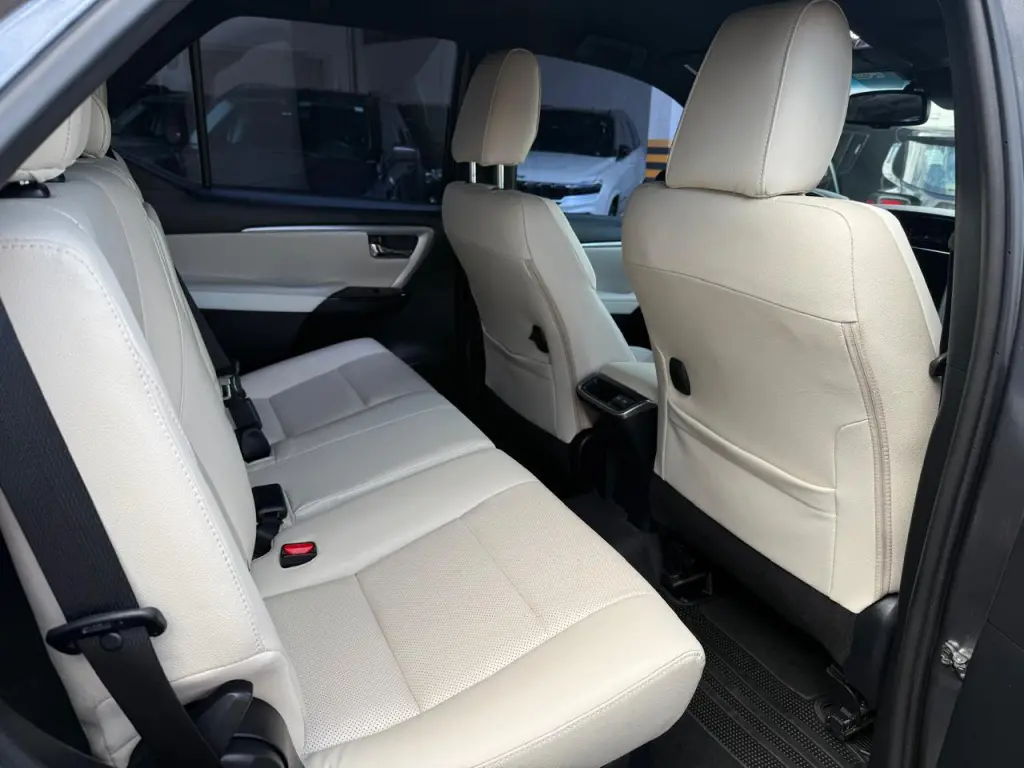 TOYOTA Hilux SW4 - Foto
