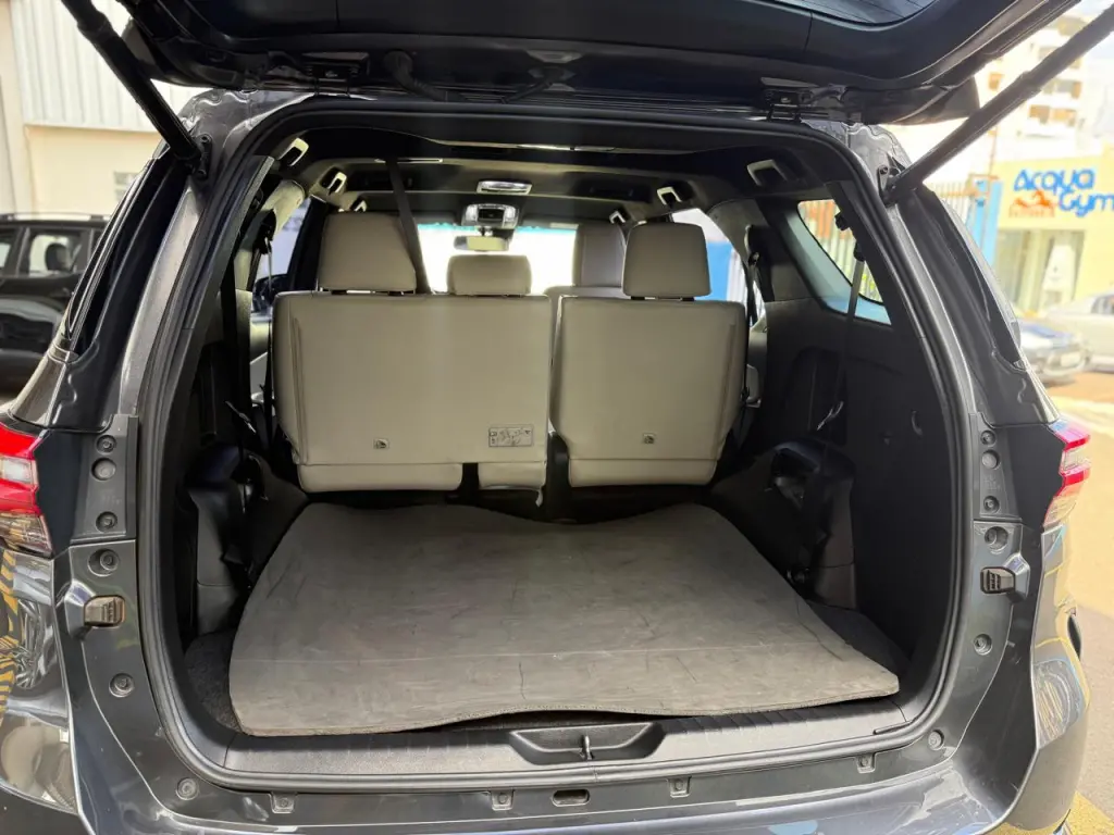 TOYOTA Hilux SW4 - Foto